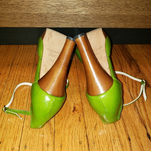 Nancy Geist Closed toe Heels - Picture 4 of 5